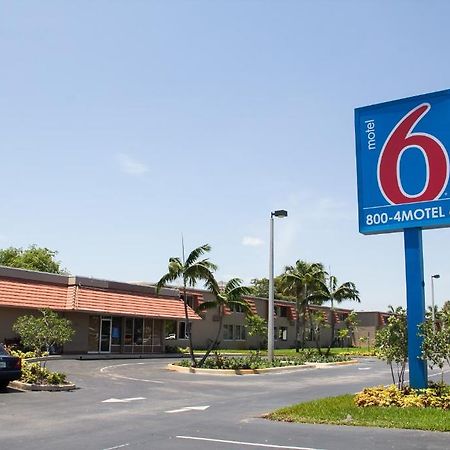 Motel 6-Miami, Fl Doral Exterior photo